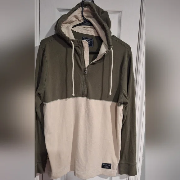 Abercrombie & Fitch Two-Tone Green and Cream Zip-Up Sweater SMOKE FREE HOME. - Picture 3 of 5